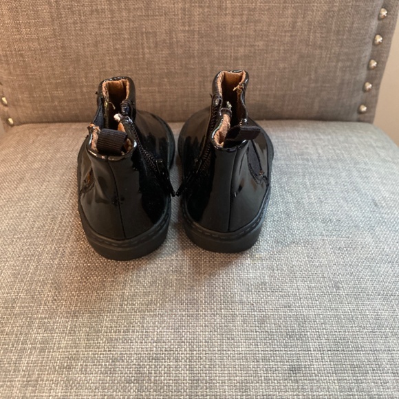 GAP Baby faux patent booty - Picture 3 of 4